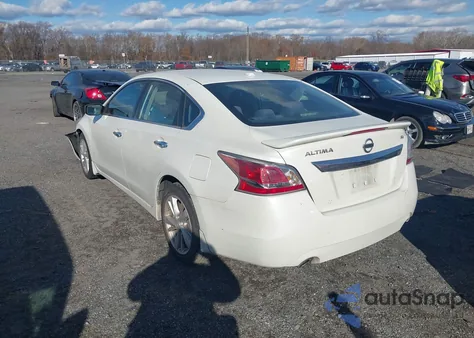 2015 Nissan Altima 2.5 Sv z USA, uszkodzony, nr VIN 1N4AL3AP0FC206893